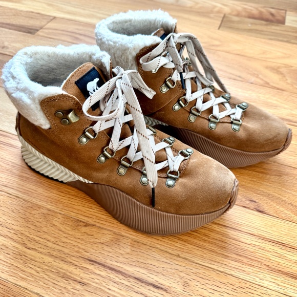 Sorel Women’s winter boot - Picture 3 of 4